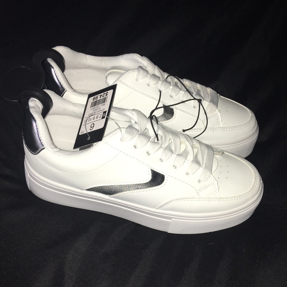 ❌SOLD❌ White, Platform Lace-up Sneaker size 6/6.5 NWT